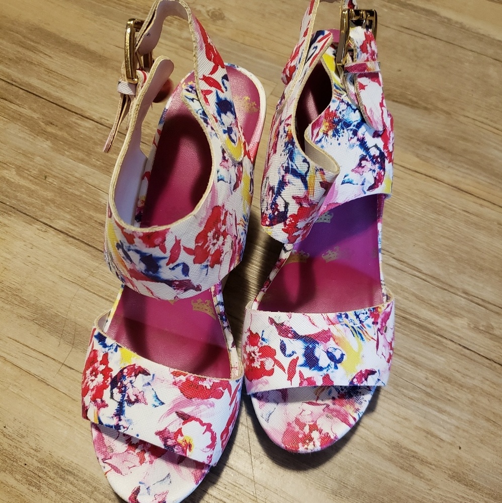 🎉🎉Host Pick🎉🎉 Candies Floral Wedges - Picture 2 of 5